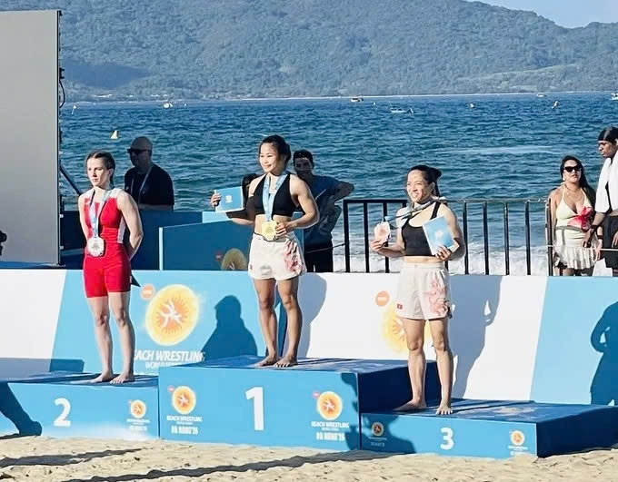 Two golds for Vietnam at 2026 Beach Wrestling World Series in Da Nang